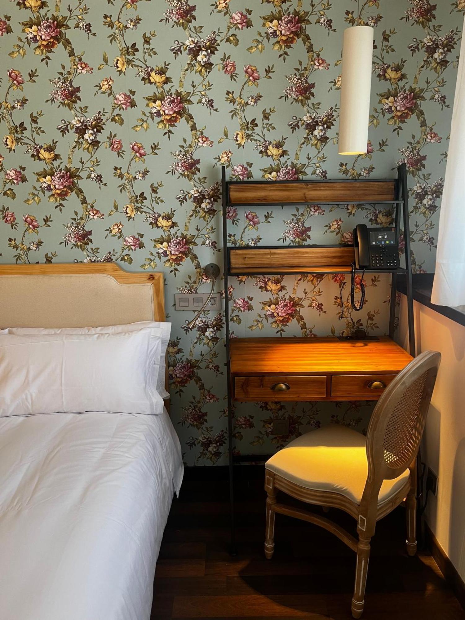 El Barraco Christine Boutique Hotel מראה חיצוני תמונה
